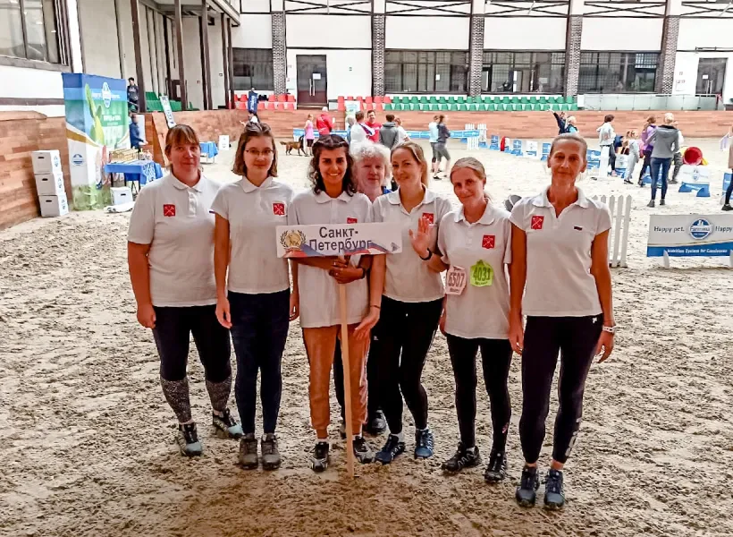 Фотография сборной Алматы в манеже с табличкой "Алматы"